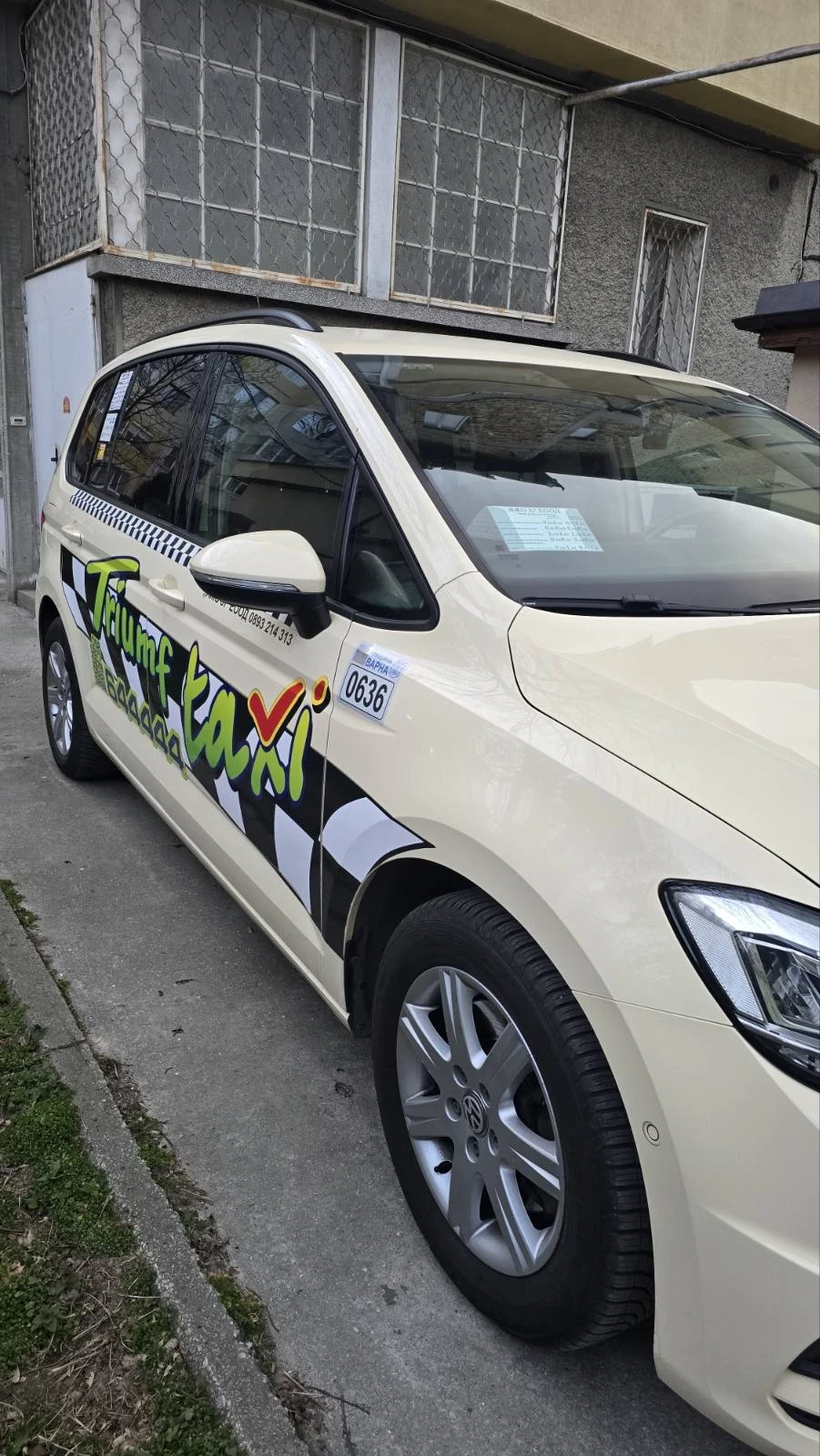 VW Touran 2.0 TDI, снимка 3 - Автомобили и джипове - 54293970