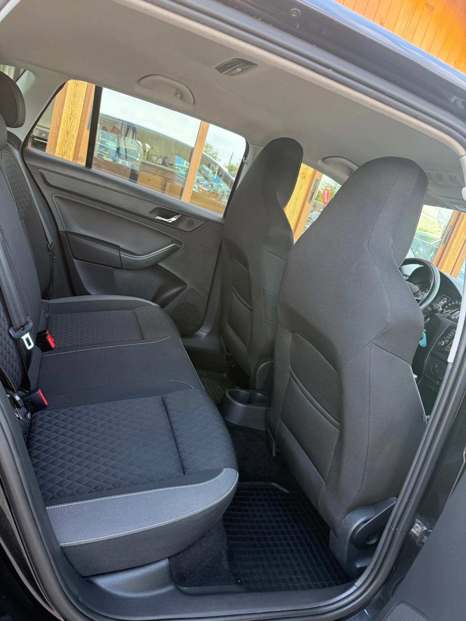 Skoda Rapid 1.4 TDI SPACEBACK ЕВРО 6, снимка 12 - Автомобили и джипове - 54542436