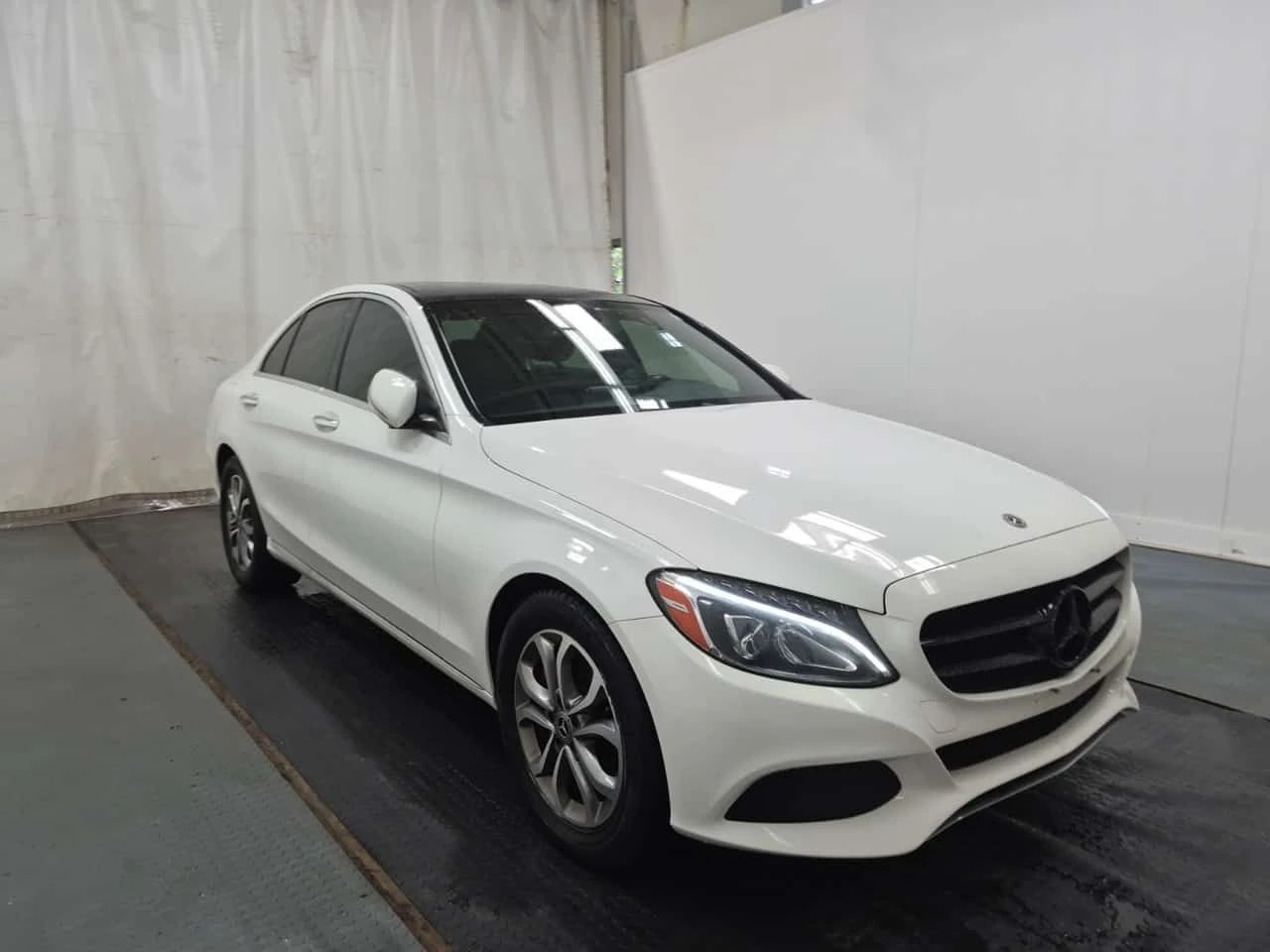 Mercedes-Benz C 300 * ПАНОРАМА* ПОДГРЕВ* КАМЕРА* , снимка 3 - Автомобили и джипове - 54817019