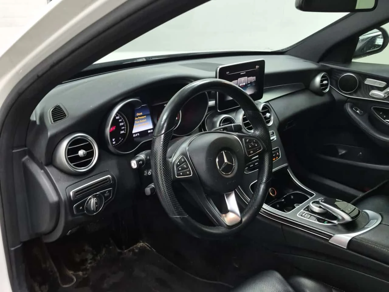 Mercedes-Benz C 300 * ПАНОРАМА* ПОДГРЕВ* КАМЕРА* , снимка 11 - Автомобили и джипове - 54817019