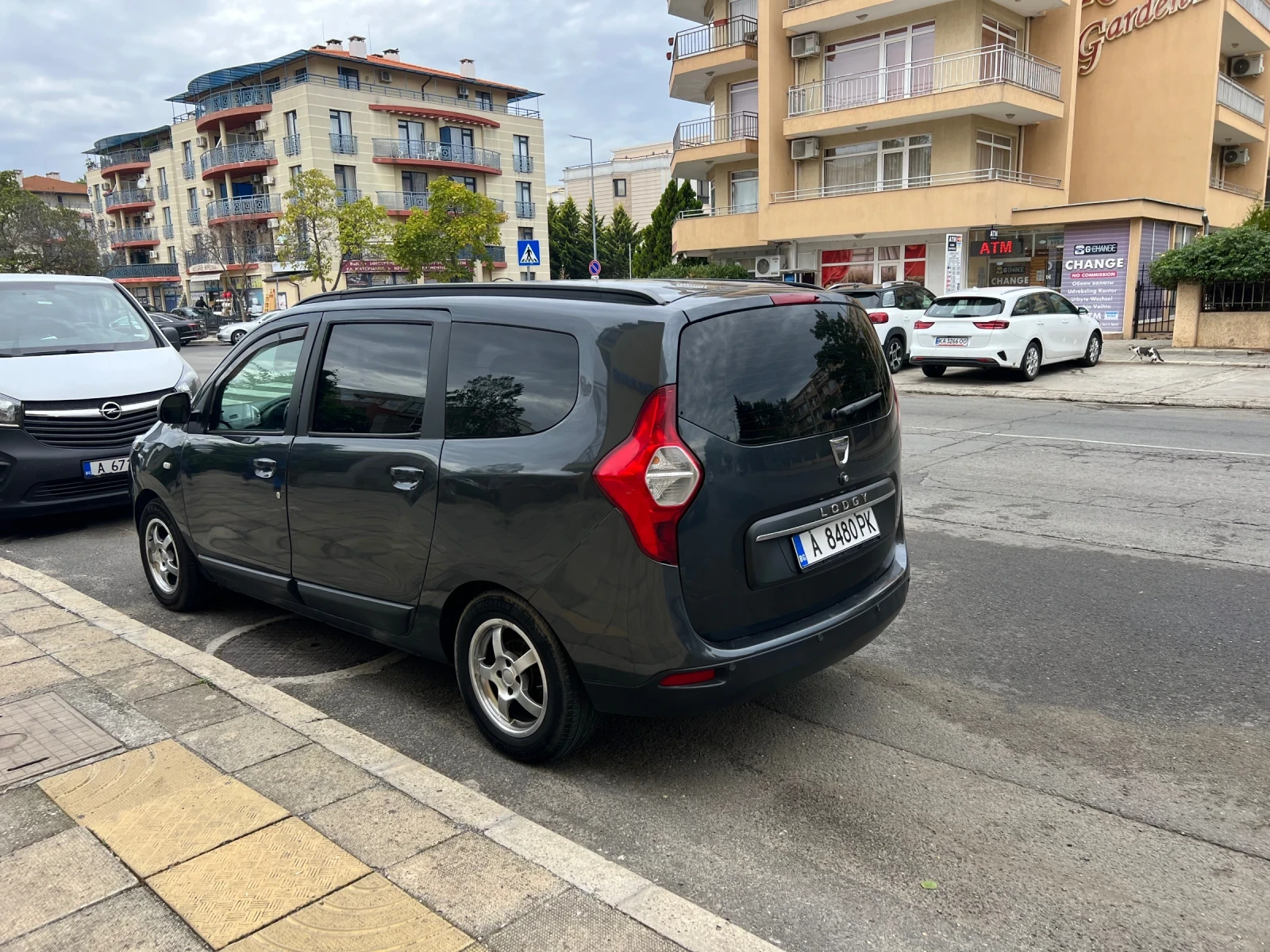 Dacia Lodgy 1.6 газ/бензин, снимка 7 - Автомобили и джипове - 55892327