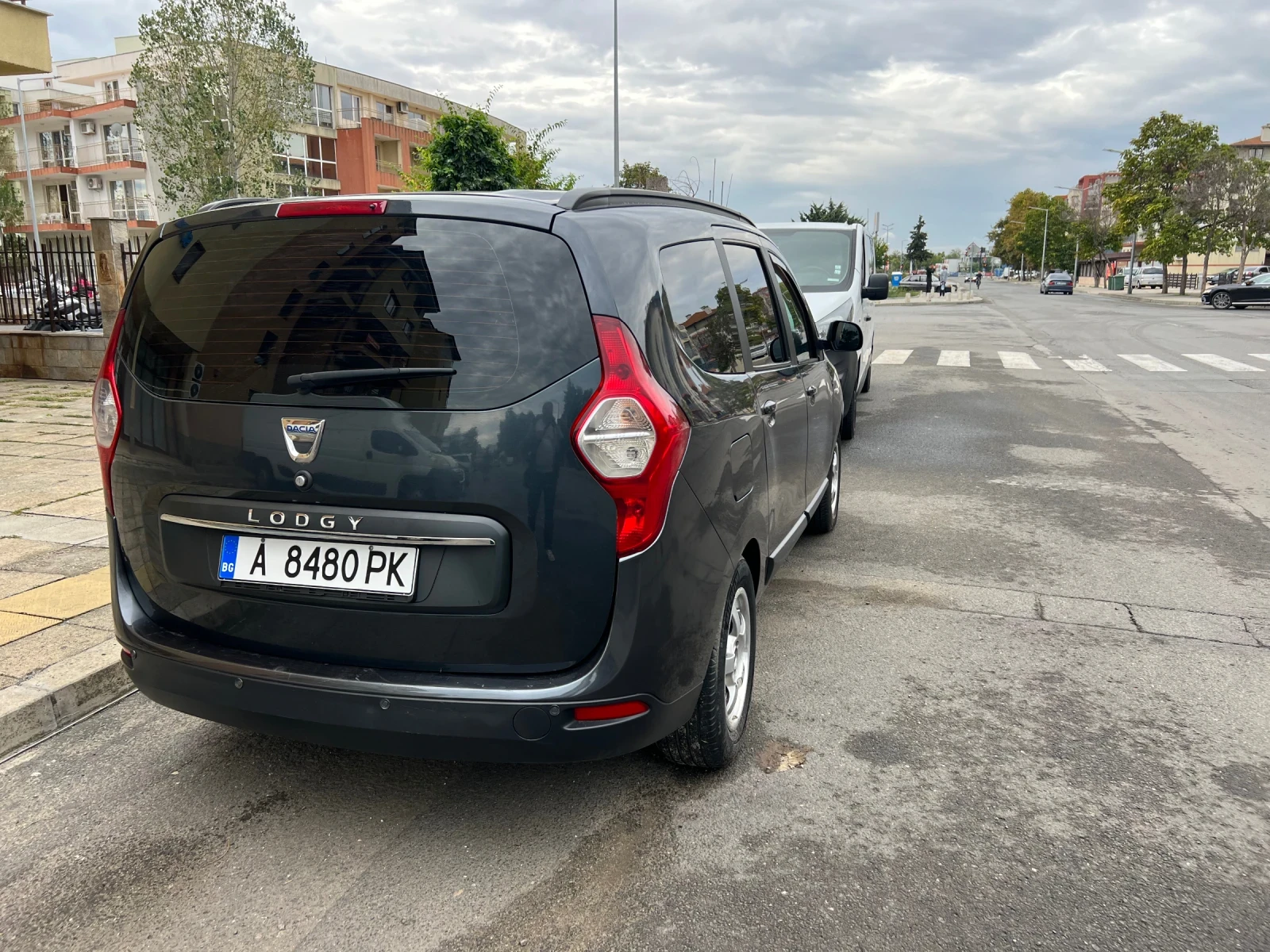 Dacia Lodgy 1.6 газ/бензин, снимка 6 - Автомобили и джипове - 55892327