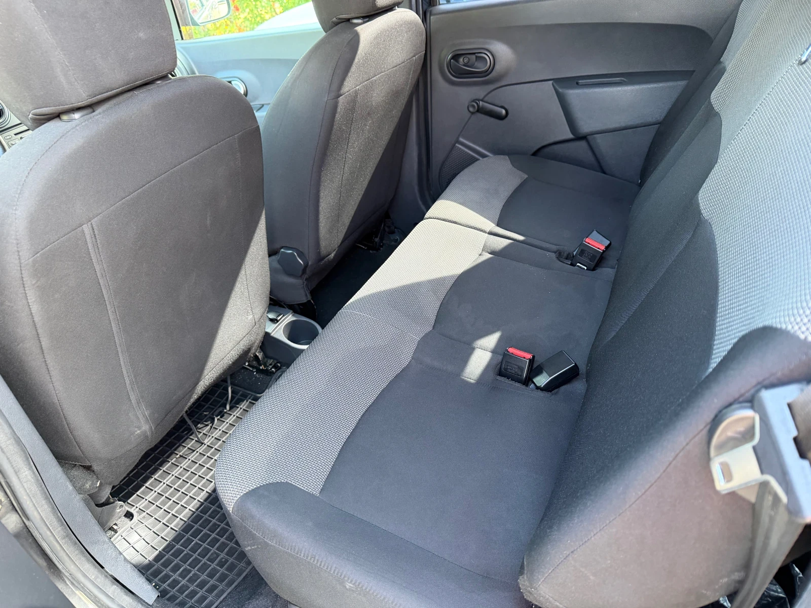 Dacia Lodgy 1.6 газ/бензин, снимка 8 - Автомобили и джипове - 56698270