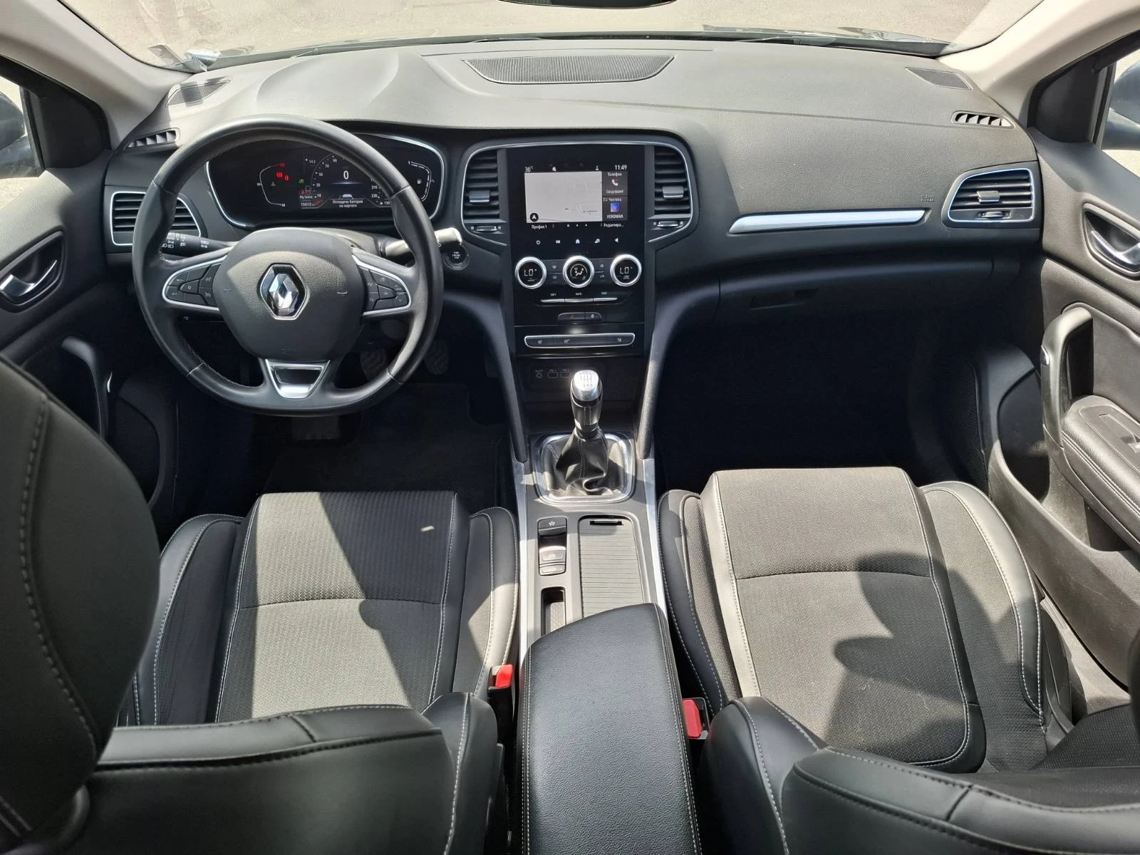 Renault Megane 1.5 TCe , снимка 8 - Автомобили и джипове - 55897298