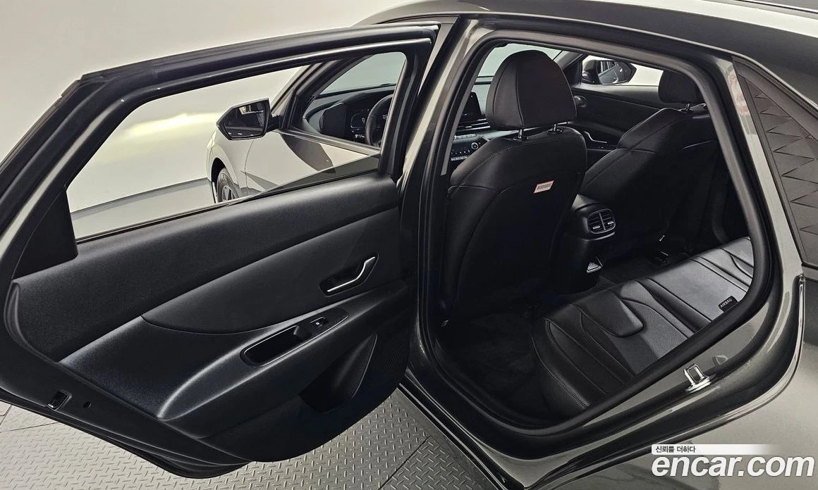 Hyundai Elantra 1.6 Modern, снимка 12 - Автомобили и джипове - 56155942
