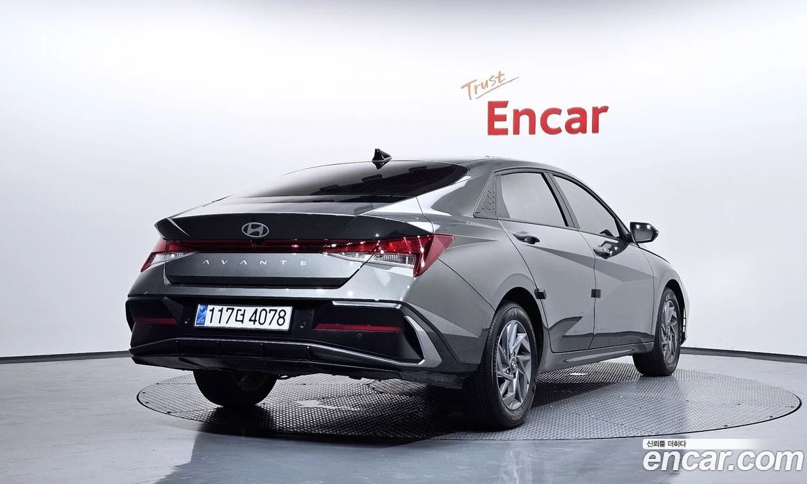 Hyundai Elantra 1.6 Modern, снимка 2 - Автомобили и джипове - 56155942