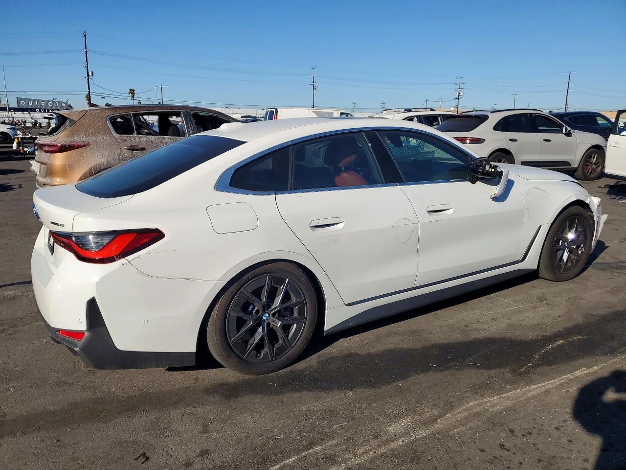 BMW i4 Edrive 40, снимка 3 - Автомобили и джипове - 56313057