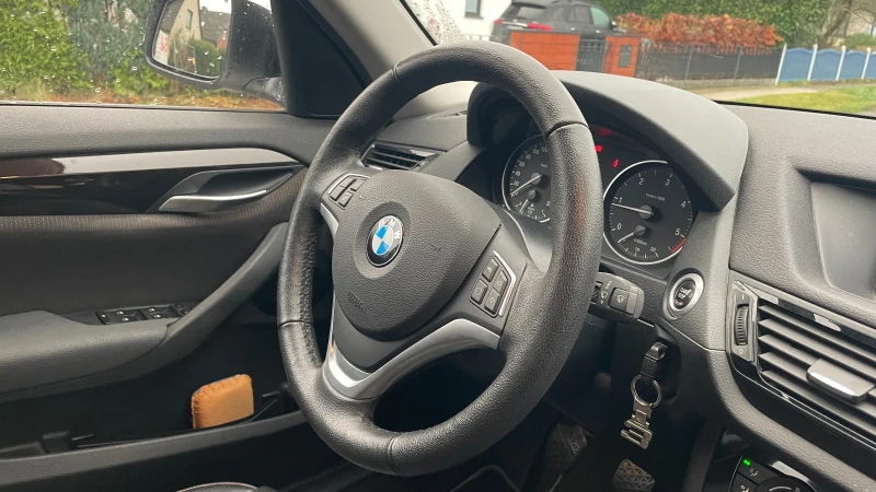 BMW X1 2.0D\NAVI\КОЖА\ПОДГРЕВ\BI XENON\FACELIFT\, снимка 9 - Автомобили и джипове - 48141984