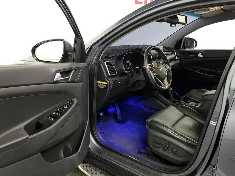 Hyundai Tucson 2.0 CRDi, снимка 10 - Автомобили и джипове - 54258421