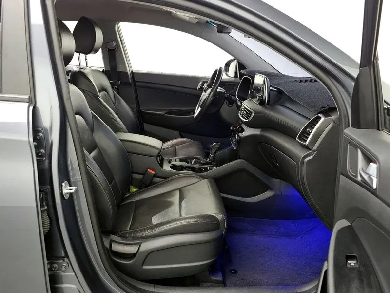 Hyundai Tucson 2.0 CRDi, снимка 11 - Автомобили и джипове - 54258421