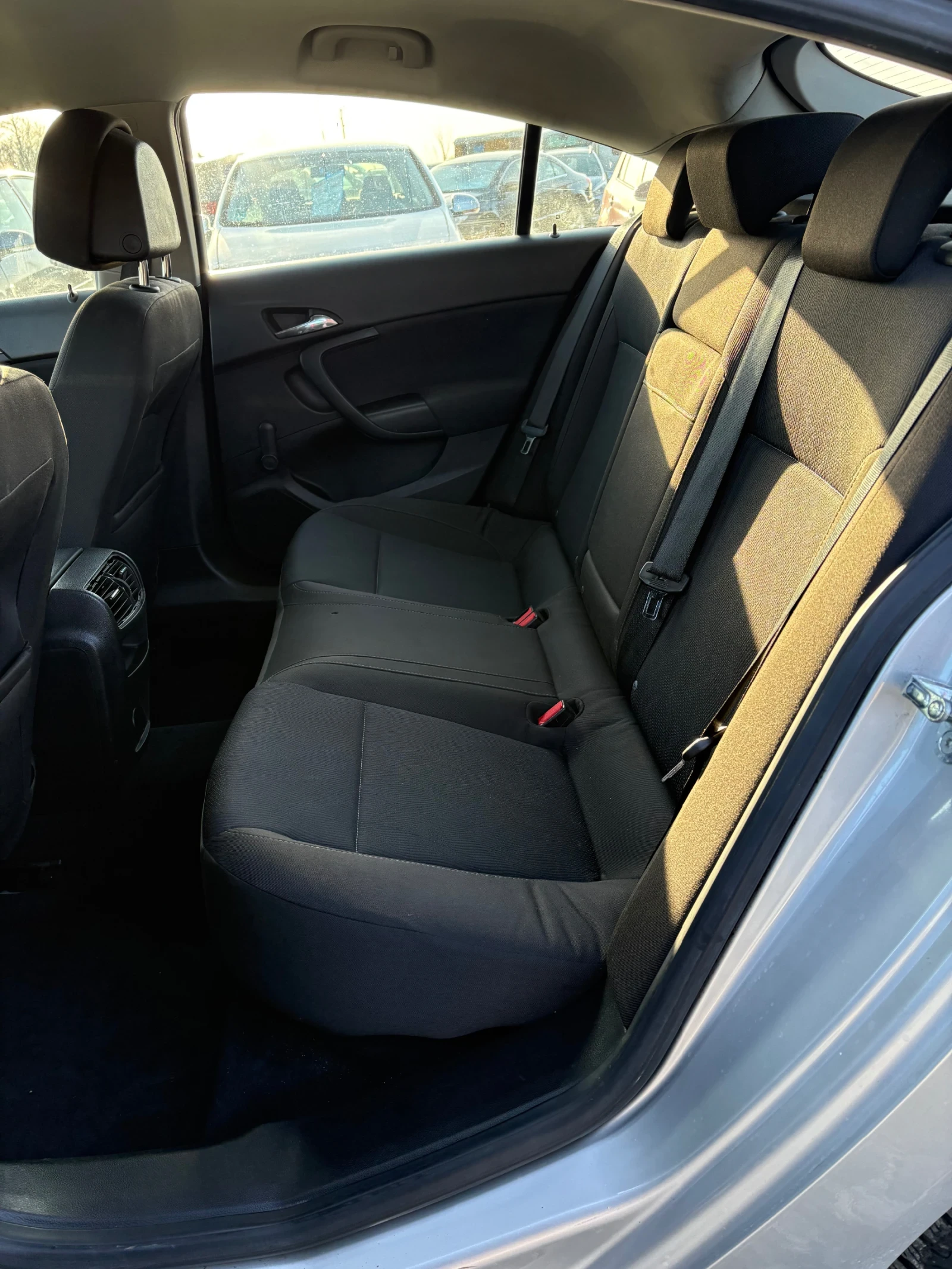 Opel Insignia 2.0TDI 4MOTION, снимка 10 - Автомобили и джипове - 50137933