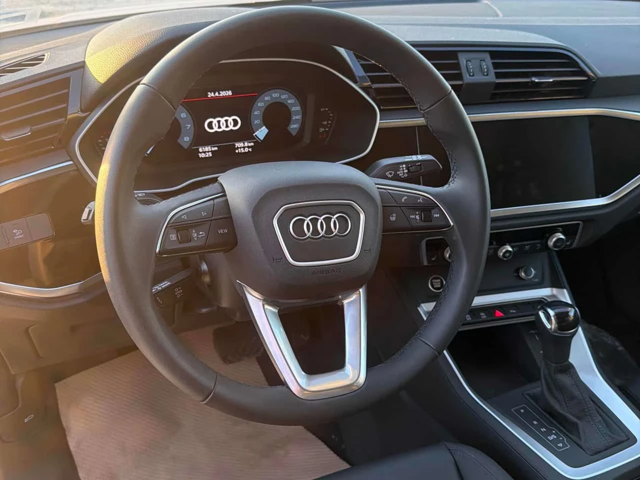 Audi Q3 * 40TFSI * CARFAX * ПАНОРАМА * KEYLESS * ПОДГРЕВИ, снимка 5 - Автомобили и джипове - 54322837