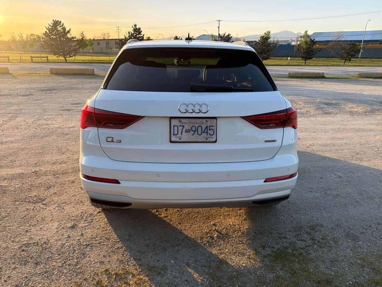 Audi Q3 * 40TFSI * CARFAX * ПАНОРАМА * KEYLESS * ПОДГРЕВИ, снимка 4 - Автомобили и джипове - 54322837