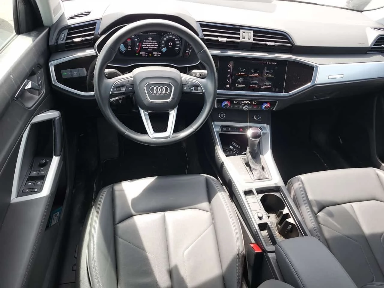 Audi Q3 PANORAMA| 2 КЛЮЧА| 2 ЧИФТА ГУМИ| , снимка 9 - Автомобили и джипове - 54607202