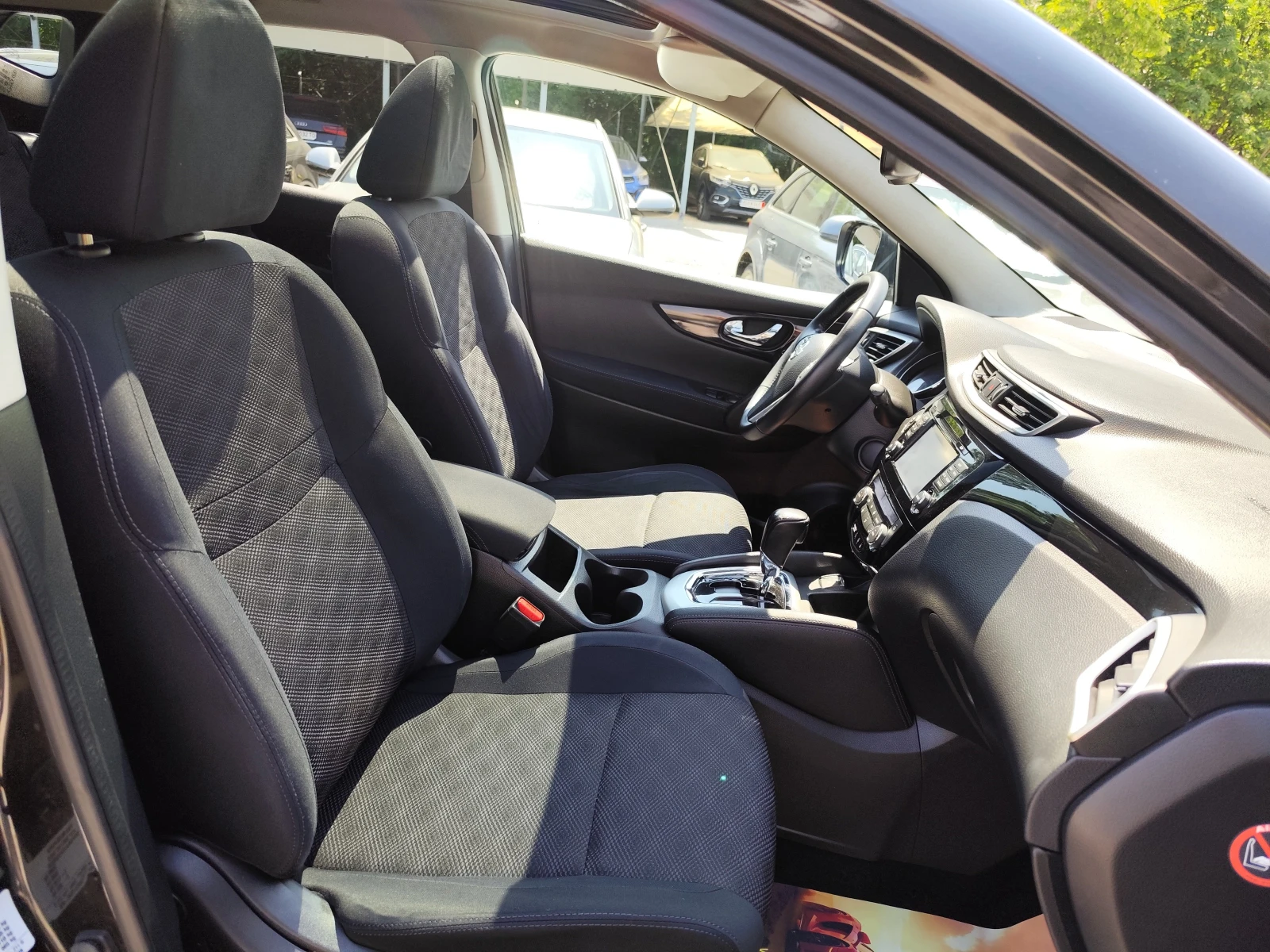 Nissan Qashqai 1.6DCi* TEKNA* EURO6B* ПАНОРАМА* АВТОМАТИК* LED* , снимка 12 - Автомобили и джипове - 54865218