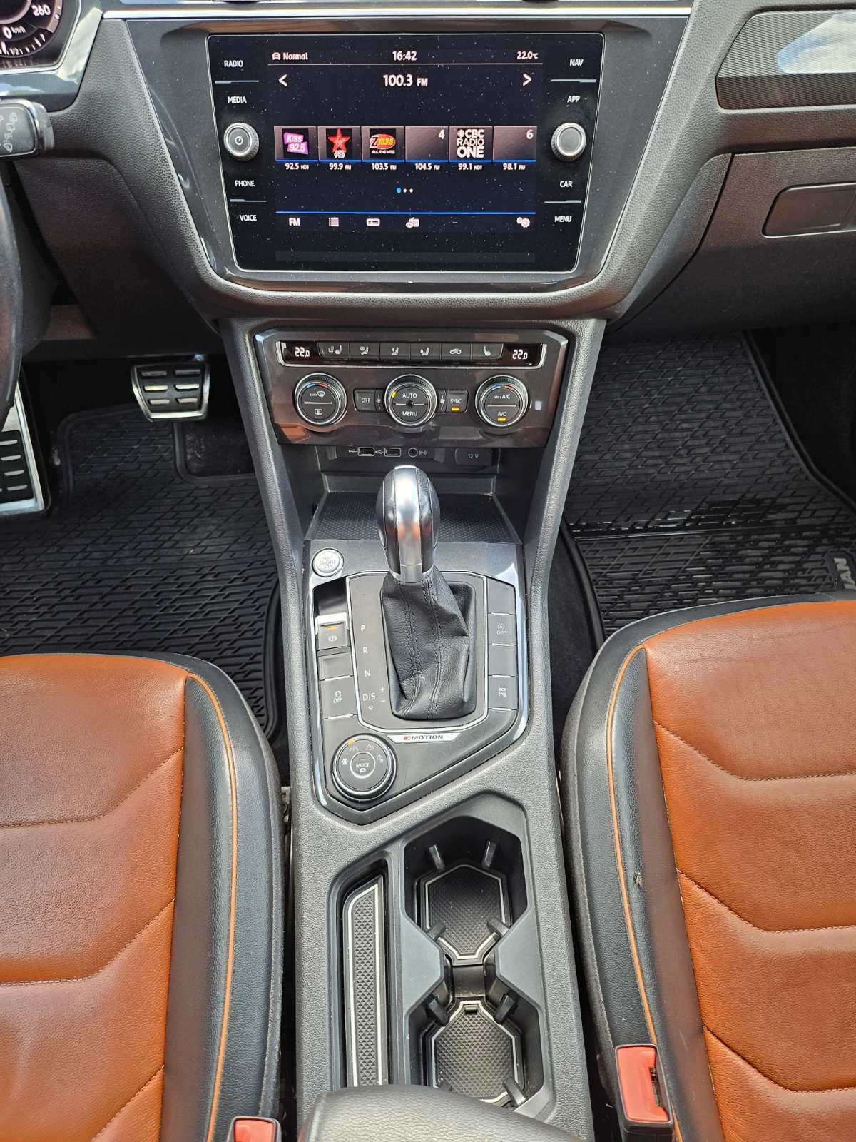 VW Tiguan 2.0 TSI 4MOTION DSG, снимка 14 - Автомобили и джипове - 55233899