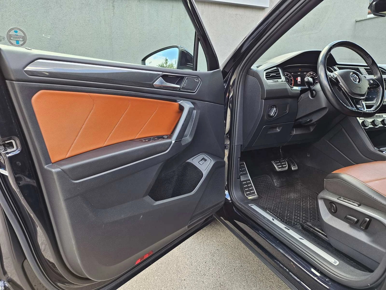 VW Tiguan 2.0 TSI 4MOTION DSG, снимка 9 - Автомобили и джипове - 55233899
