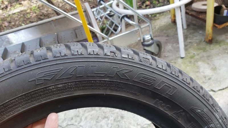 Гуми Зимни 185/55R15, снимка 4 - Гуми и джанти - 27279250