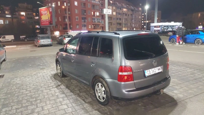 VW Touran 1, 9 TDI 7 места, снимка 8 - Автомобили и джипове - 48711259