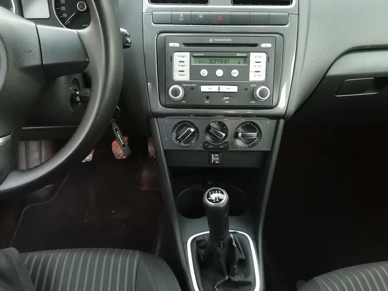 VW Polo 1.4 16 BI-FUEL, снимка 13 - Автомобили и джипове - 51085127
