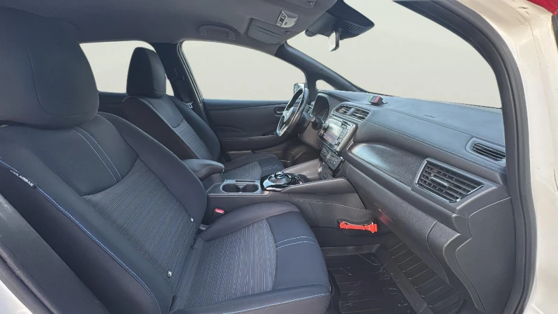 Nissan Leaf  40 KWh, снимка 13 - Автомобили и джипове - 52700307