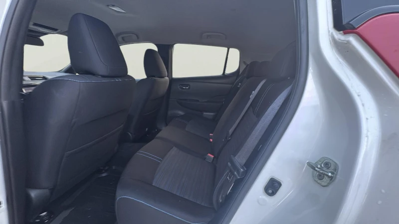 Nissan Leaf  40 KWh, снимка 14 - Автомобили и джипове - 52700307