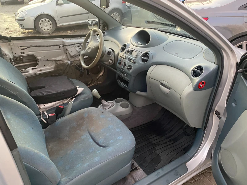 Toyota Yaris 1.0 68кс., снимка 7 - Автомобили и джипове - 52747490