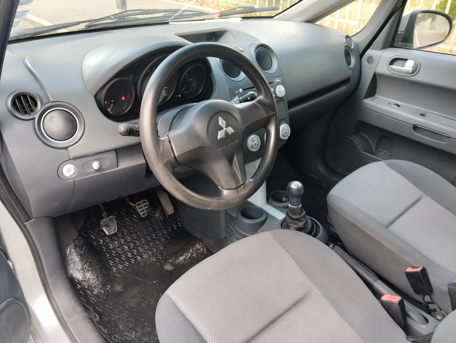 Mitsubishi Colt 1.3 - изображение 10