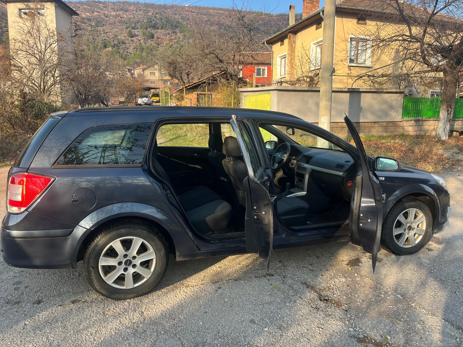 Opel Astra 1.7CDTI * КЛИМАТИК *  - изображение 9