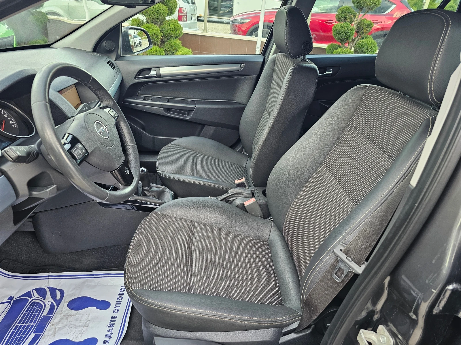Opel Astra 1.7 CDTI 101кс ! ! КЛИМАТРОНИК ! ! НАВИГАЦИЯ - изображение 10