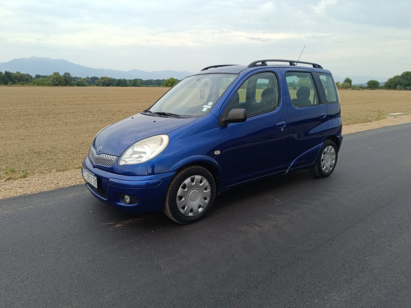 Toyota Yaris verso  - изображение 2