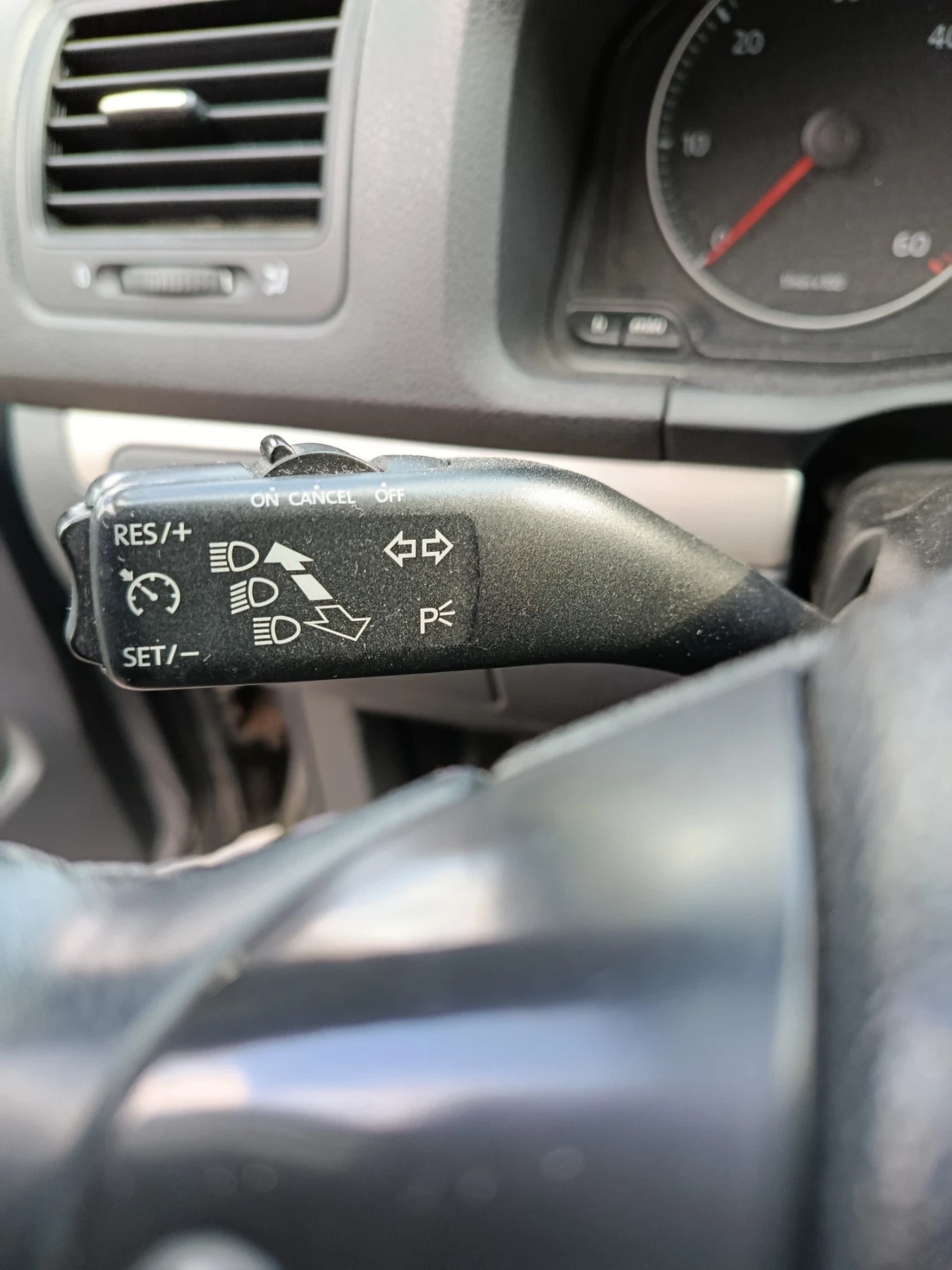 VW Golf 1.9 TDI DSG, снимка 12 - Автомобили и джипове - 54102140