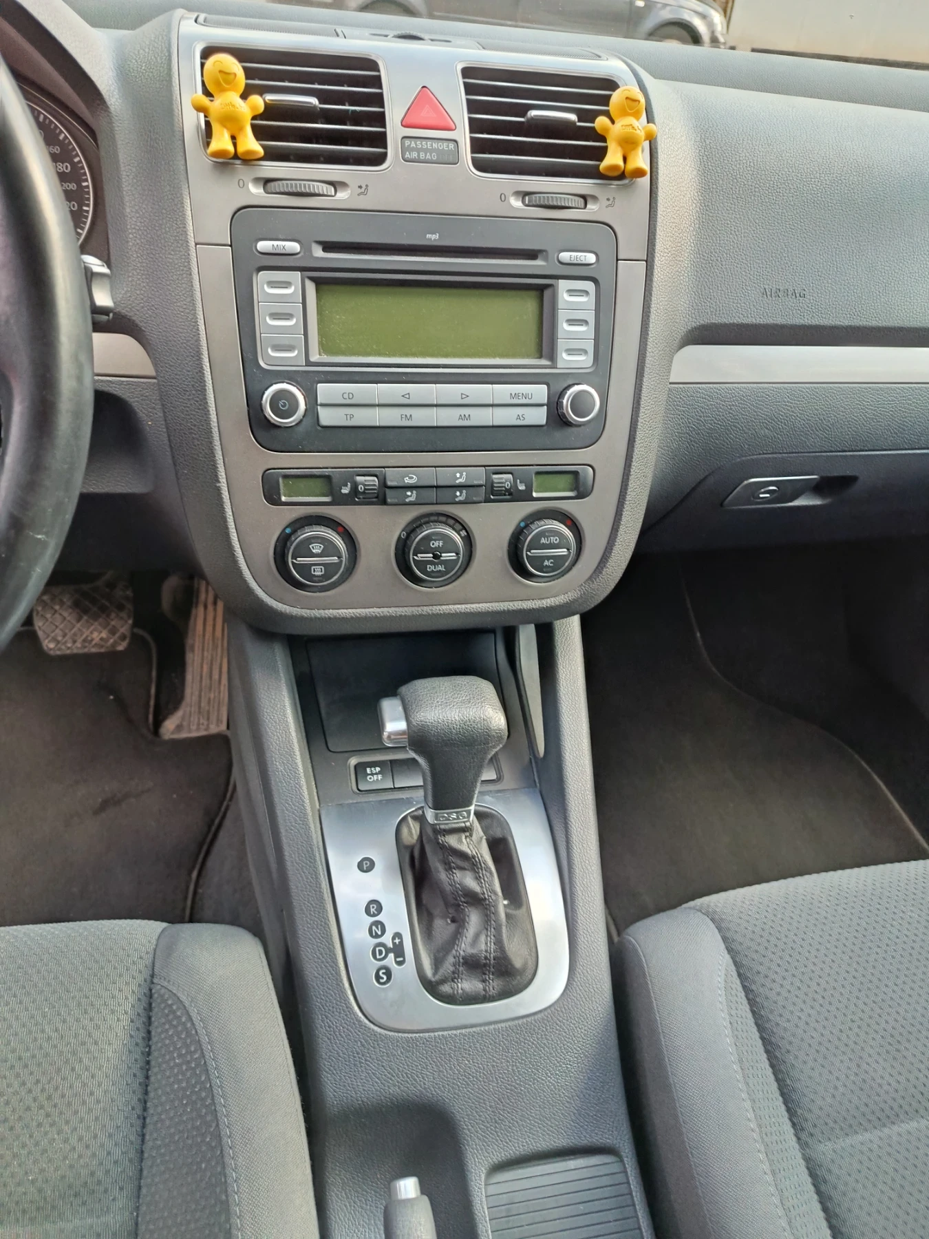 VW Golf 1.9 TDI DSG, снимка 11 - Автомобили и джипове - 54102140