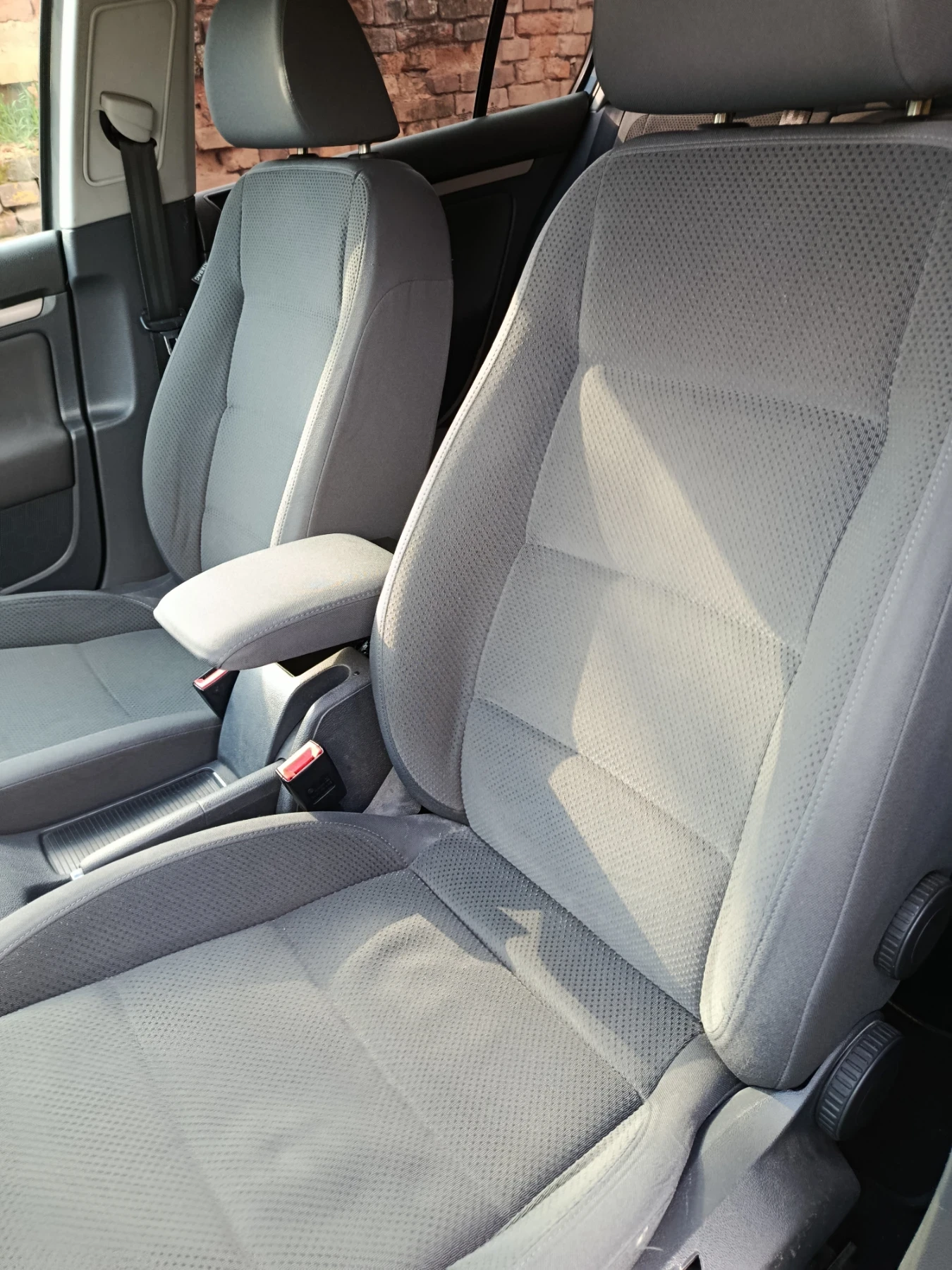 VW Golf 1.9 TDI DSG, снимка 13 - Автомобили и джипове - 54102140