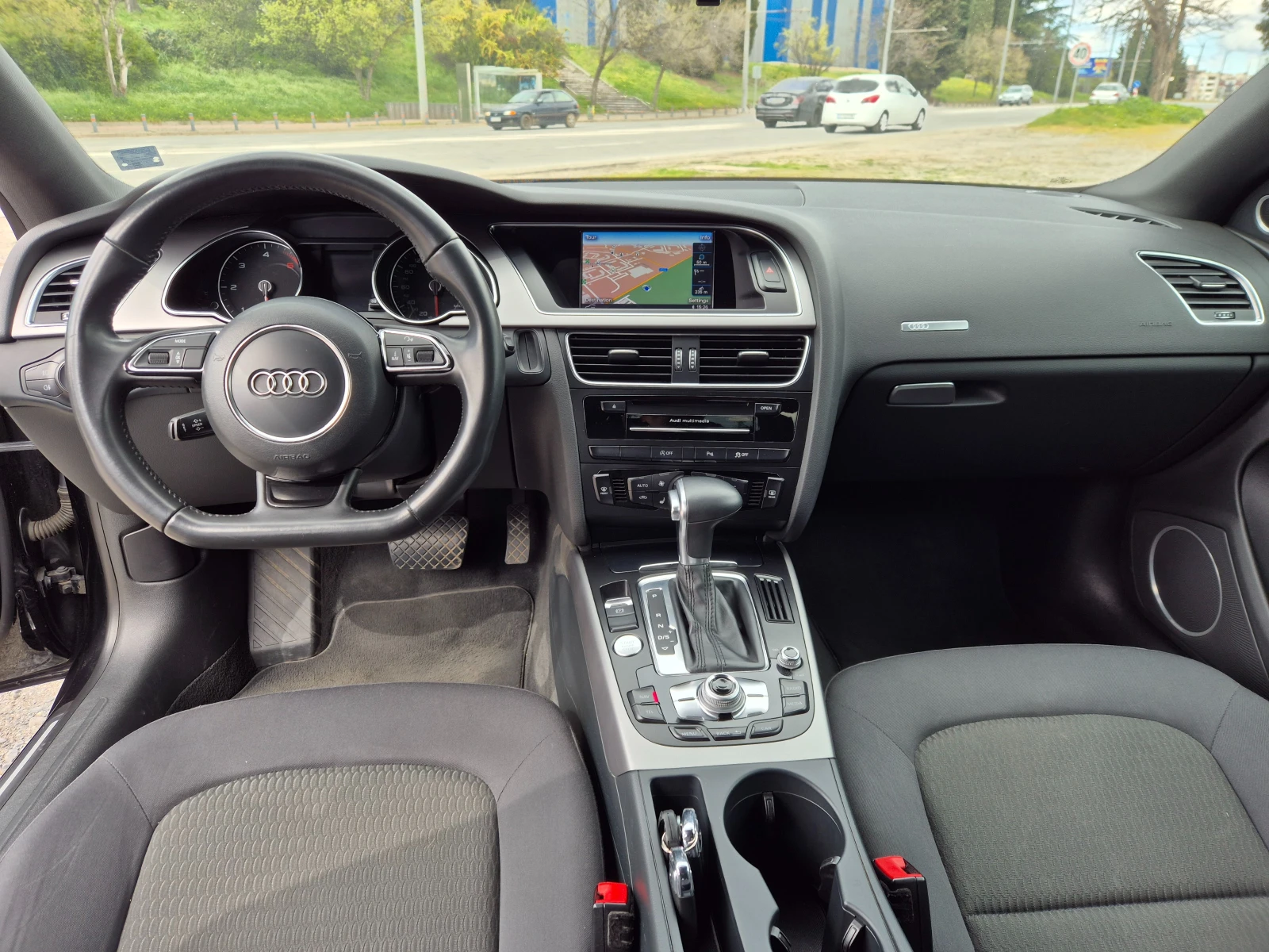 Audi A5 Sportback 2.0TDI Автомат, снимка 14 - Автомобили и джипове - 54157605