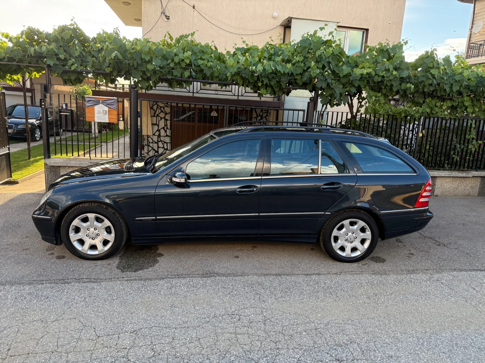 Mercedes-Benz C 220, снимка 3 - Автомобили и джипове - 55038181