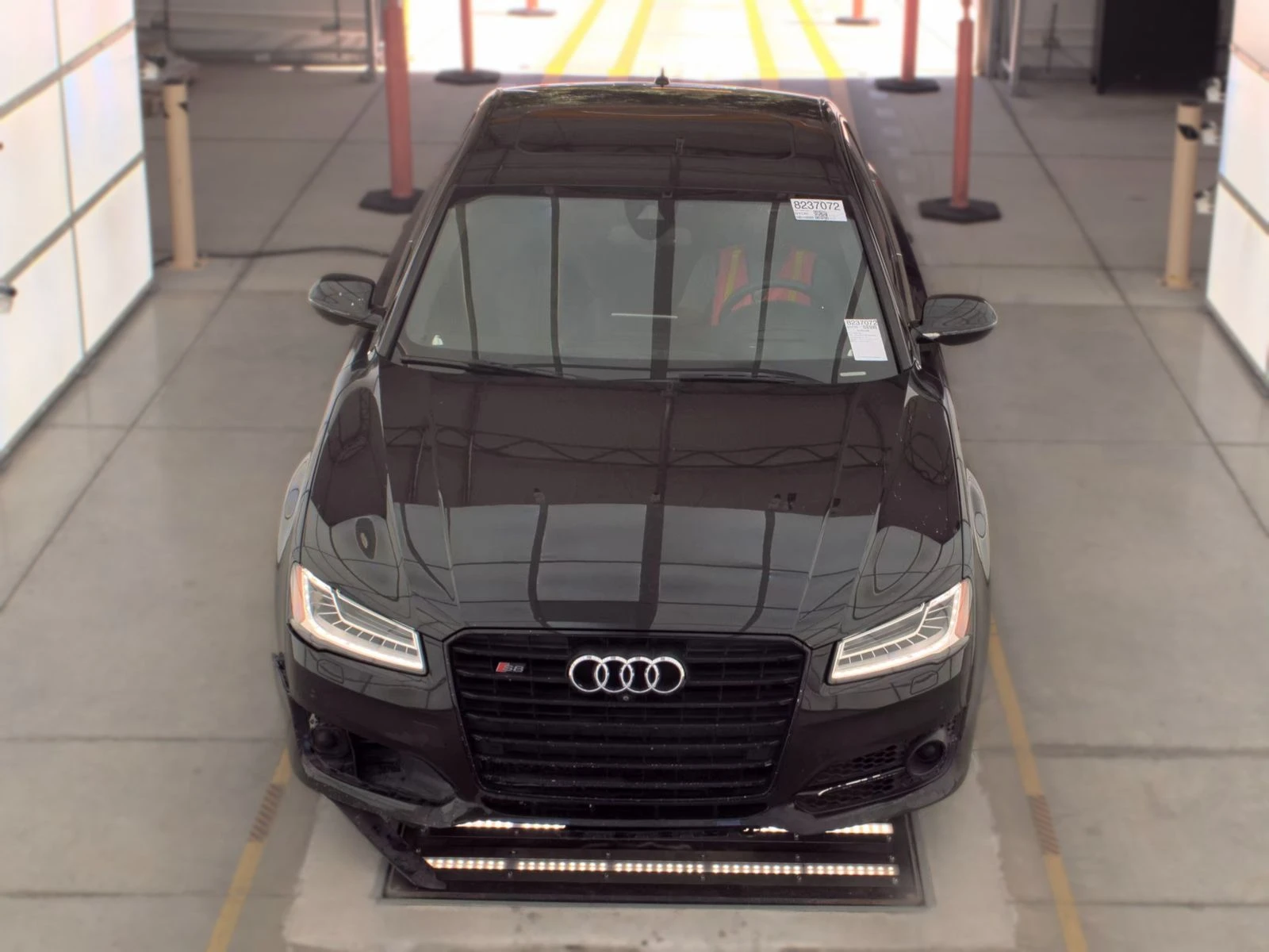Audi S8 МАСАЖ* ОБДУХ* LANE ASSIST* MATRIX* B&O* КРАЙНА ЦЕН, снимка 2 - Автомобили и джипове - 55147818