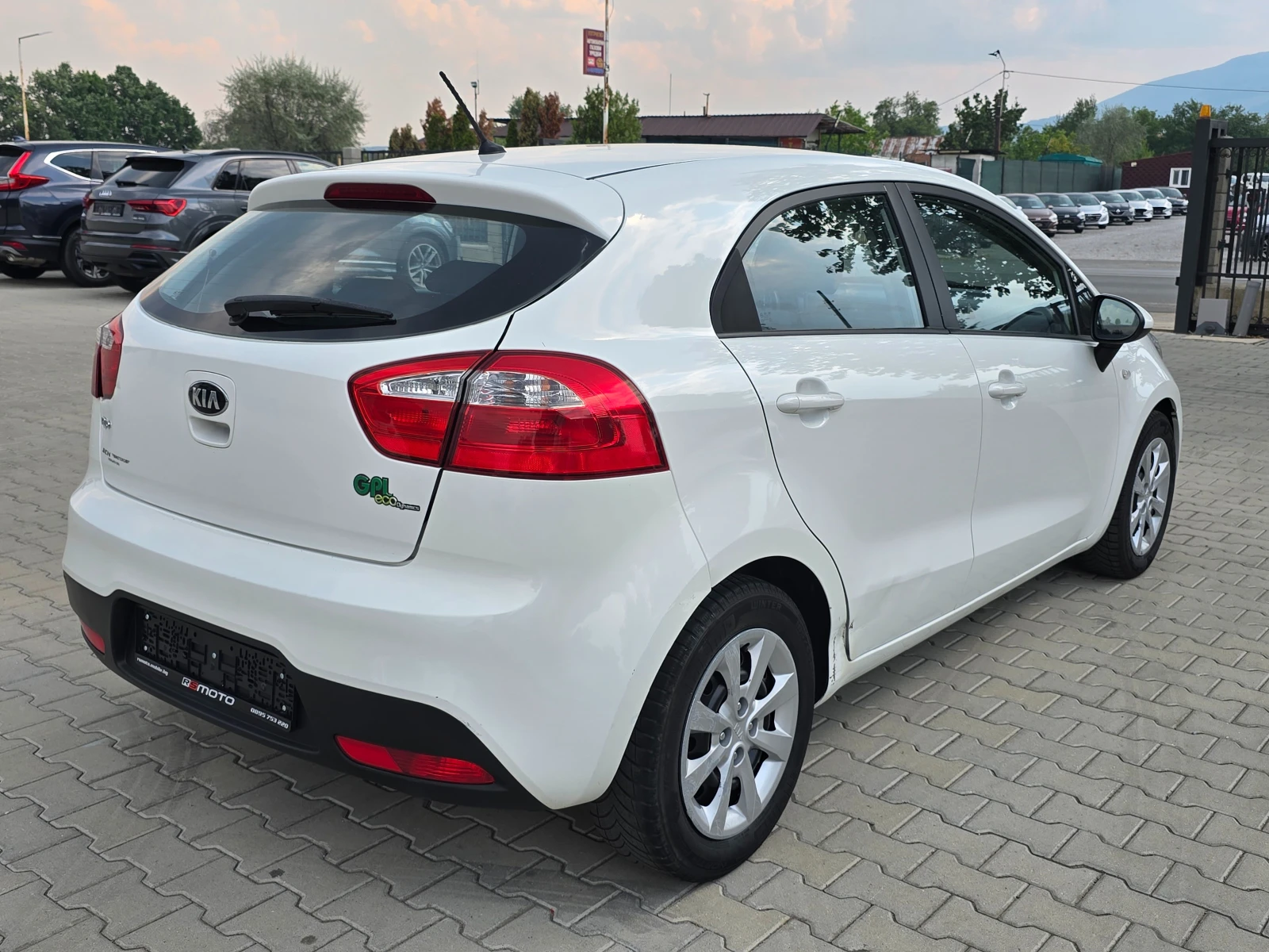 Kia Rio 1.2 Газ, Eco-Dynamics, 2014г., снимка 3 - Автомобили и джипове - 55735907