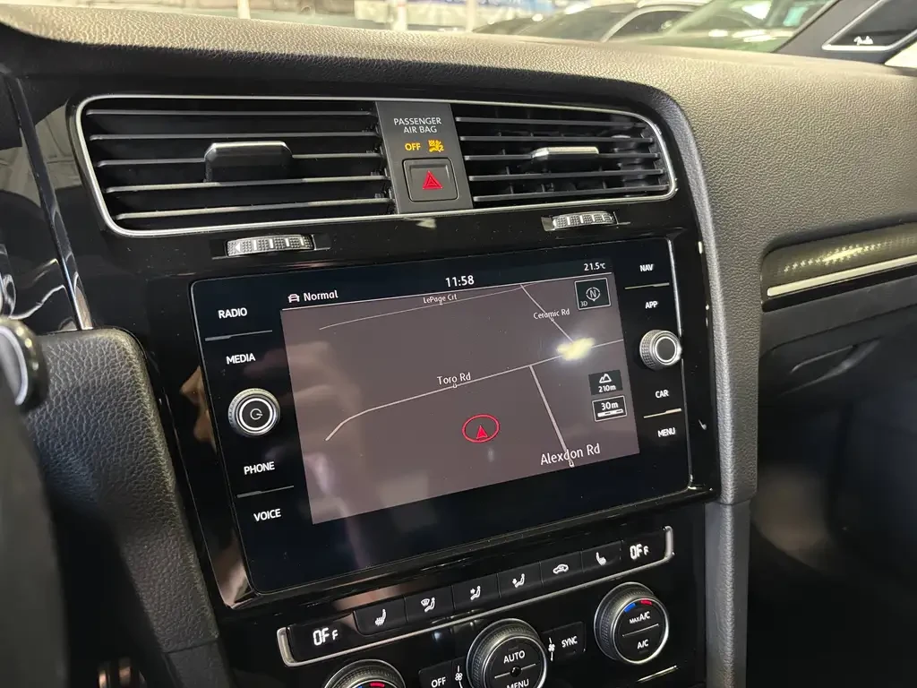 VW Golf R | DSG | CARBON | APPLEPAY, снимка 16 - Автомобили и джипове - 56259271
