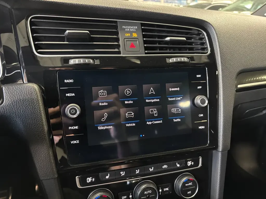 VW Golf R | DSG | CARBON | APPLEPAY, снимка 14 - Автомобили и джипове - 56259271
