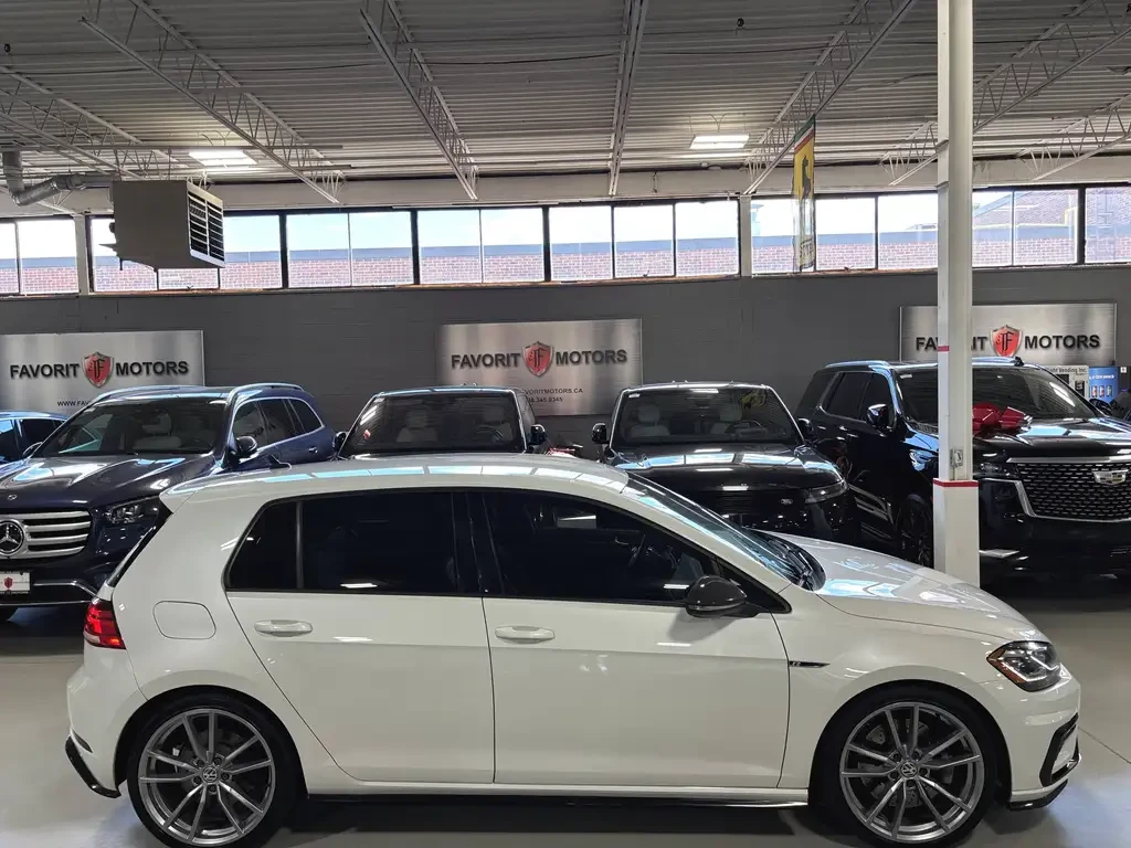 VW Golf R | DSG | CARBON | APPLEPAY, снимка 5 - Автомобили и джипове - 56259271
