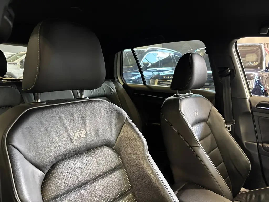 VW Golf R | DSG | CARBON | APPLEPAY, снимка 15 - Автомобили и джипове - 56259271
