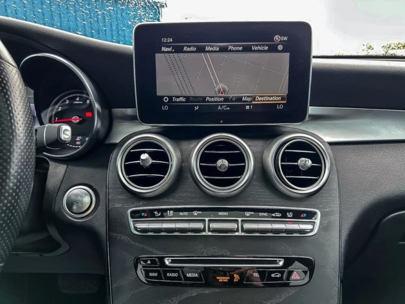 Mercedes-Benz GLC 300 4MATIC* AMG пакет* подгрев* 360кам.* KEYLESS* ПАНО, снимка 13 - Автомобили и джипове - 52707409