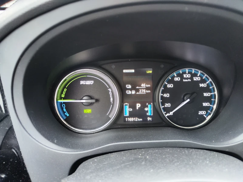 Mitsubishi Outlander, снимка 12 - Автомобили и джипове - 53463802