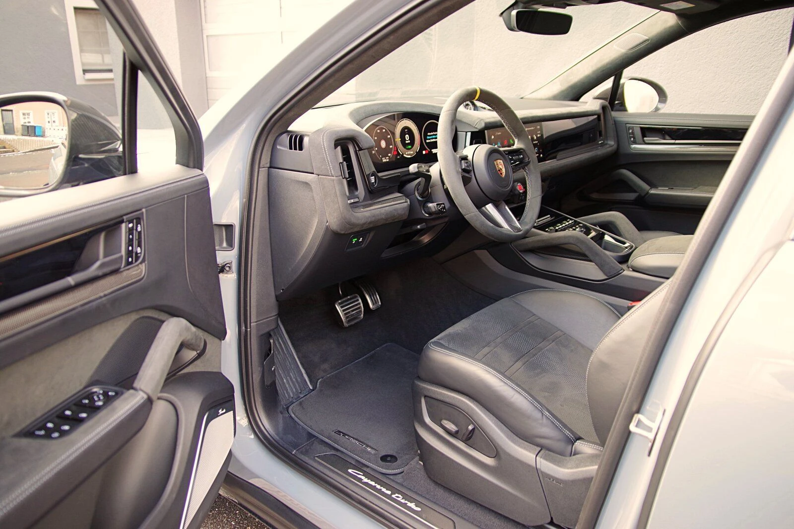 Porsche Cayenne TURBO E-HYBRID/GT PAKET/CERAMIC/CARBON/BURMESTER/  - изображение 6