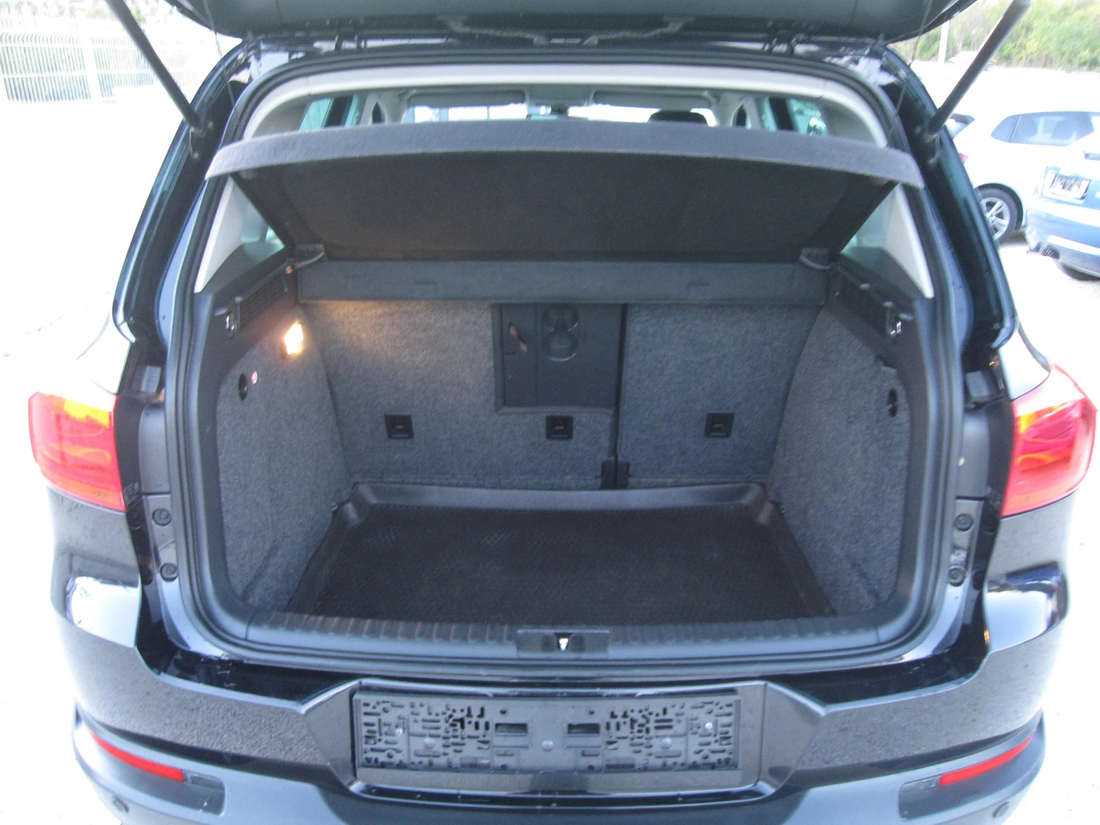 VW Tiguan 133х.КМ..2, 0-TDI HIGHLINE - изображение 5