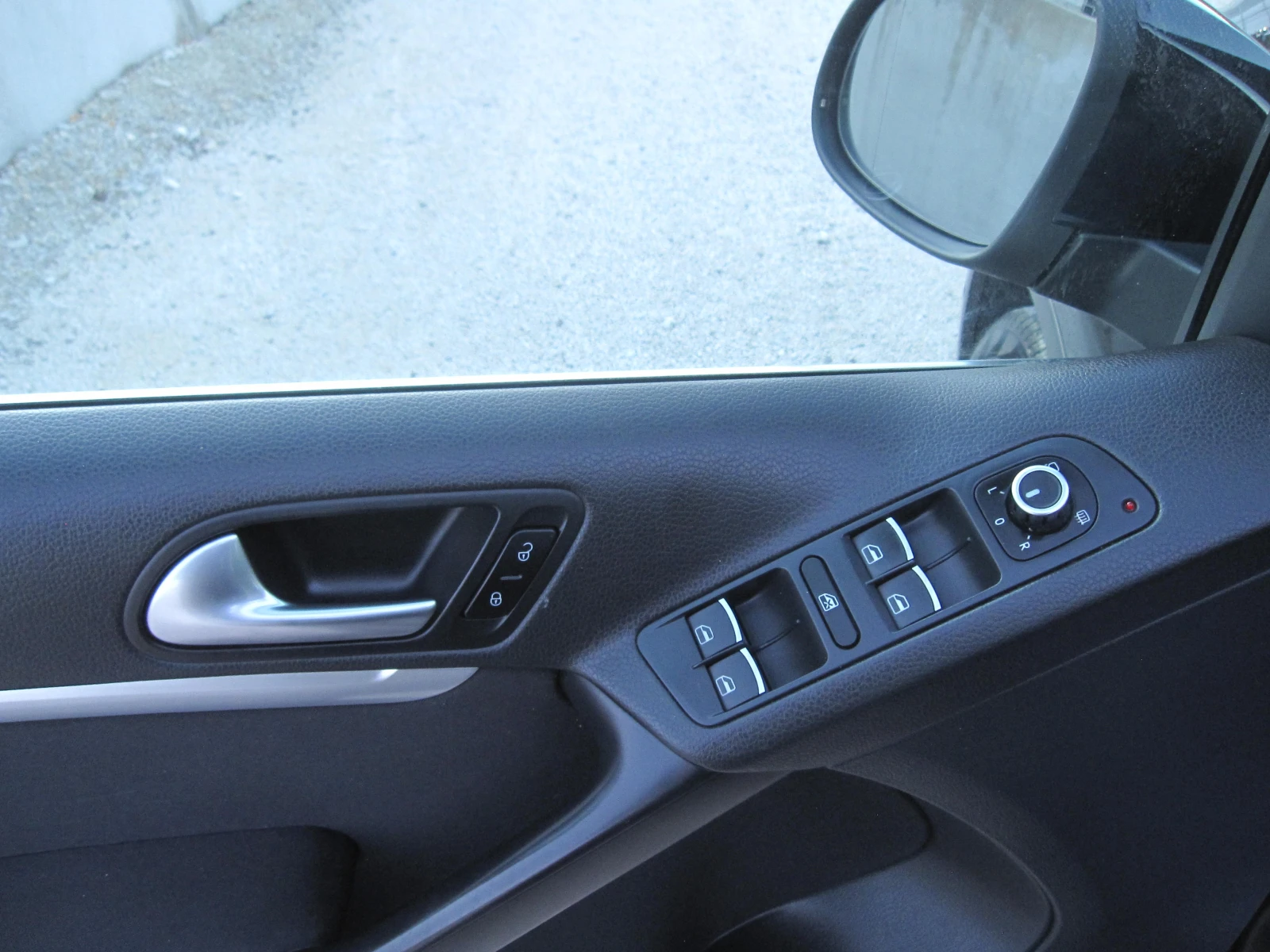 VW Tiguan 133х.КМ..2, 0-TDI HIGHLINE - изображение 10