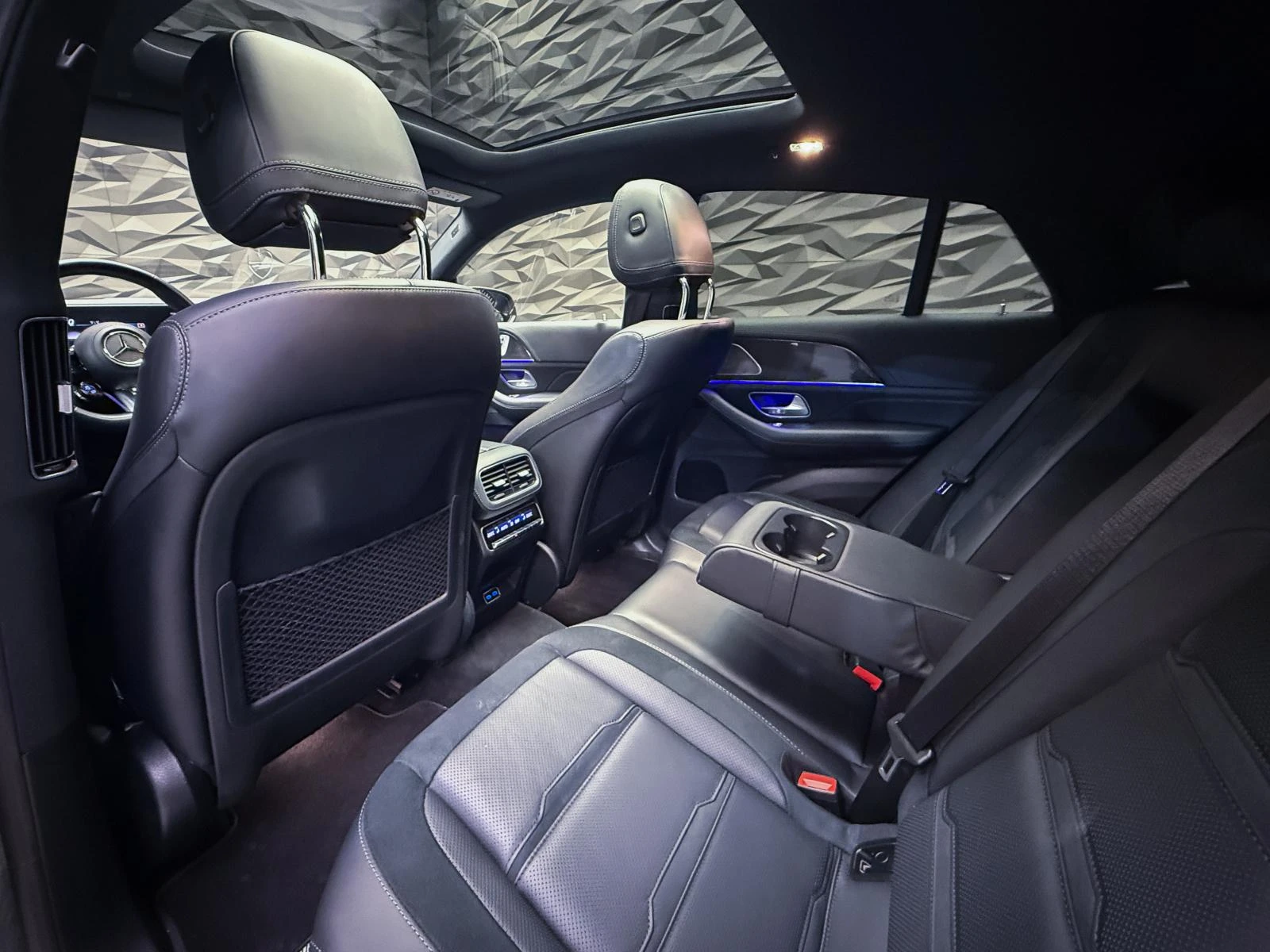 Mercedes-Benz GLE 53 4MATIC 4MATIC+ Coupe * Burmester * Panorama - изображение 9