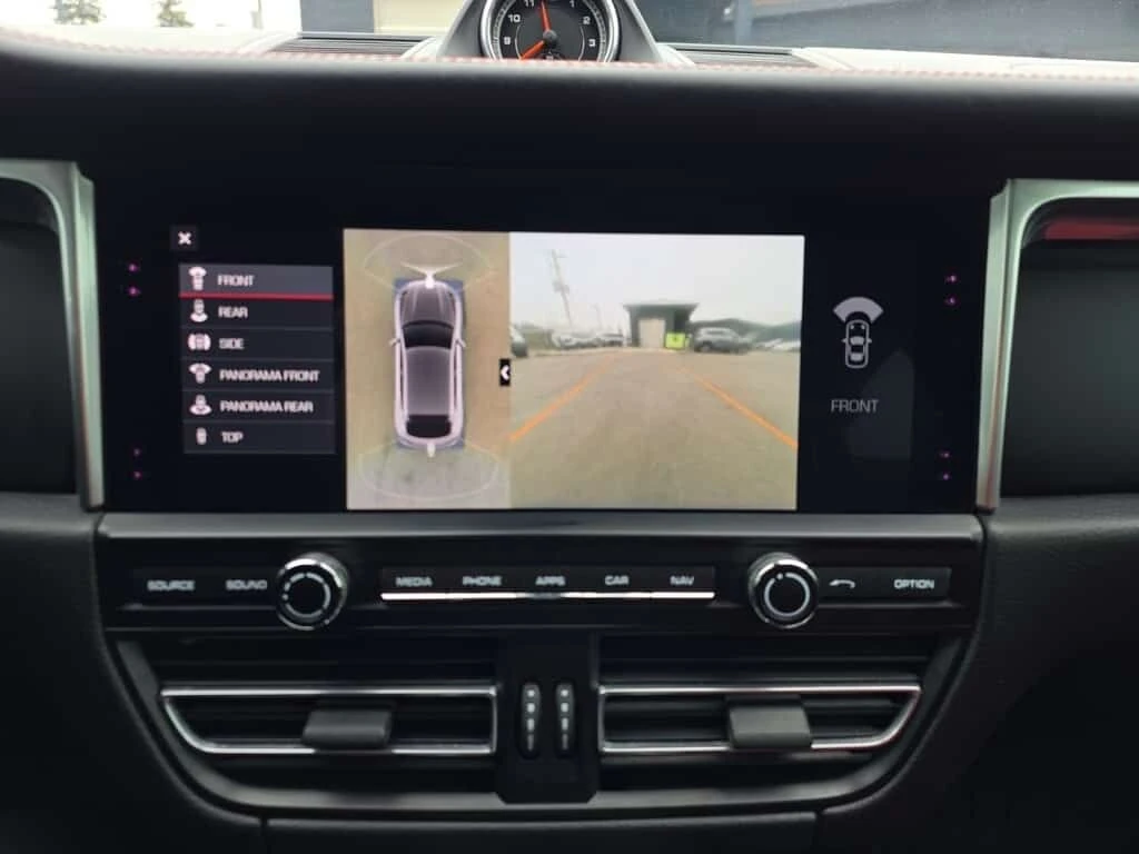 Porsche Macan * AWD * RED INTERIOR / COOLED SEATS / DRIVER ASSIS, снимка 13 - Автомобили и джипове - 53801617