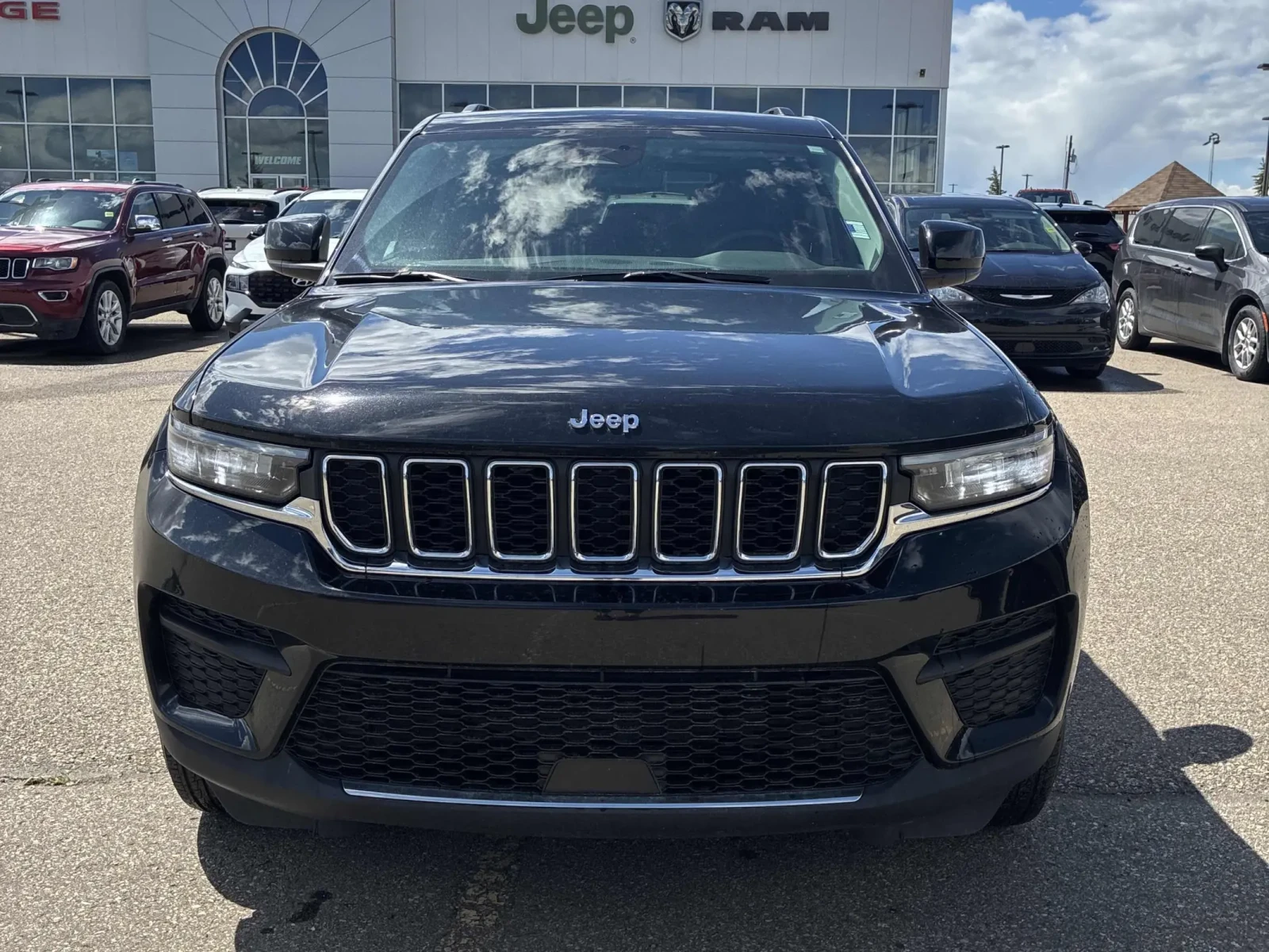 Jeep Grand cherokee Laredo * CARFAX * АВТО КРЕДИТ * , снимка 2 - Автомобили и джипове - 54964093